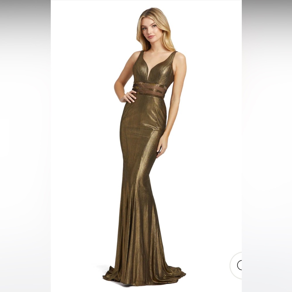 Mac Duggal Trumpet gown in antique gold size 4 NWT